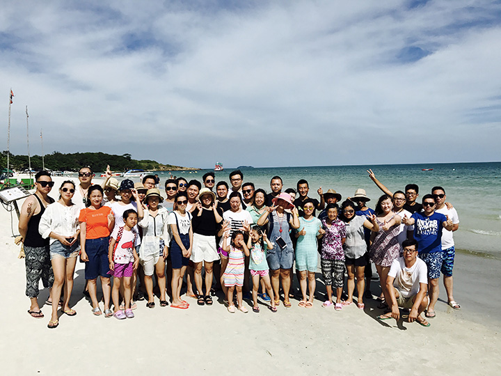 “棒棒堂”成员携家人开启泰国之旅